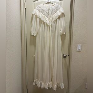 Kickernick size 34/Small sheer white lace quarter sleeve floor length nightgown